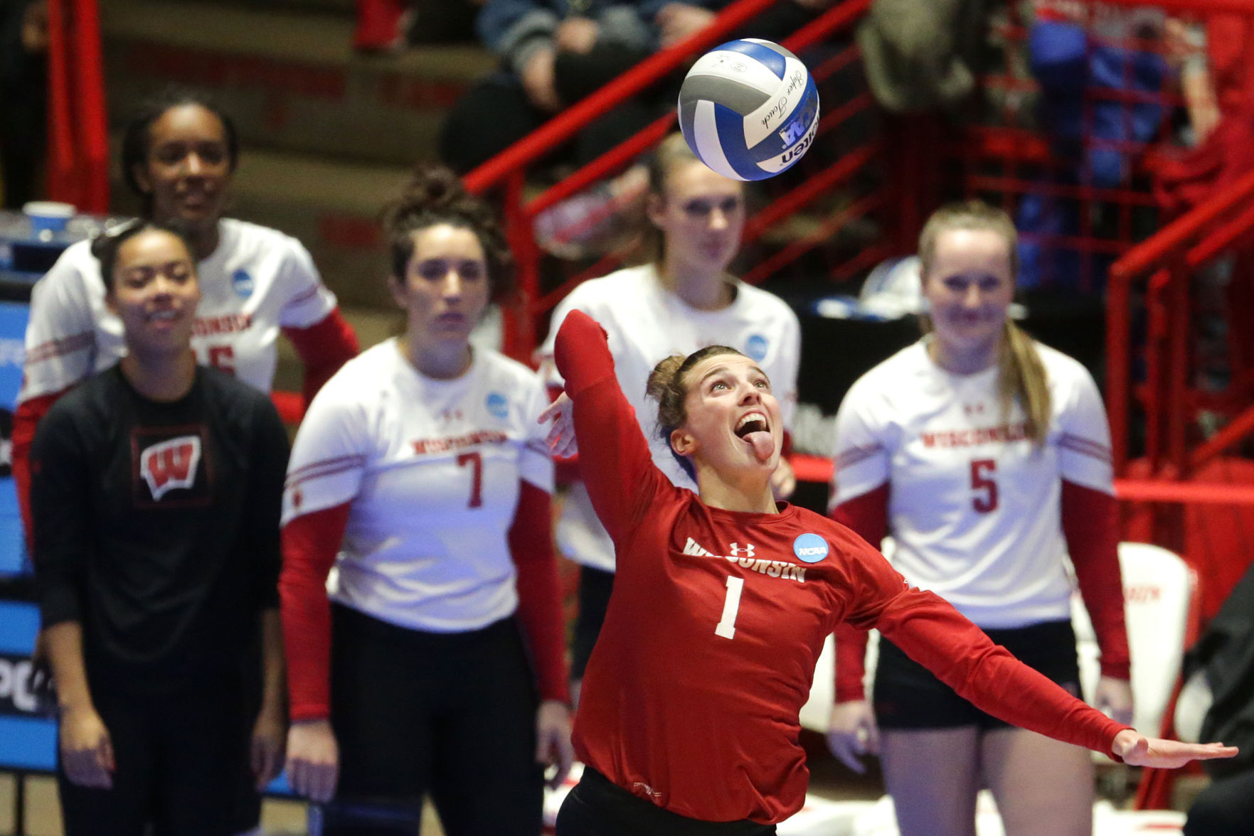 120921_uwvolleyball_14-12092021201251